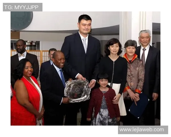 小姚明妻子携手共度幸福生活展现家庭温暖与事业成就